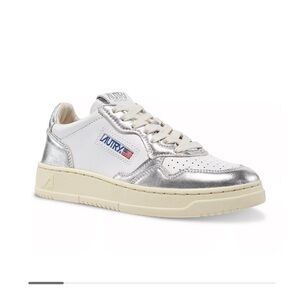 Autry Women's Medalist Low Top Sneakers